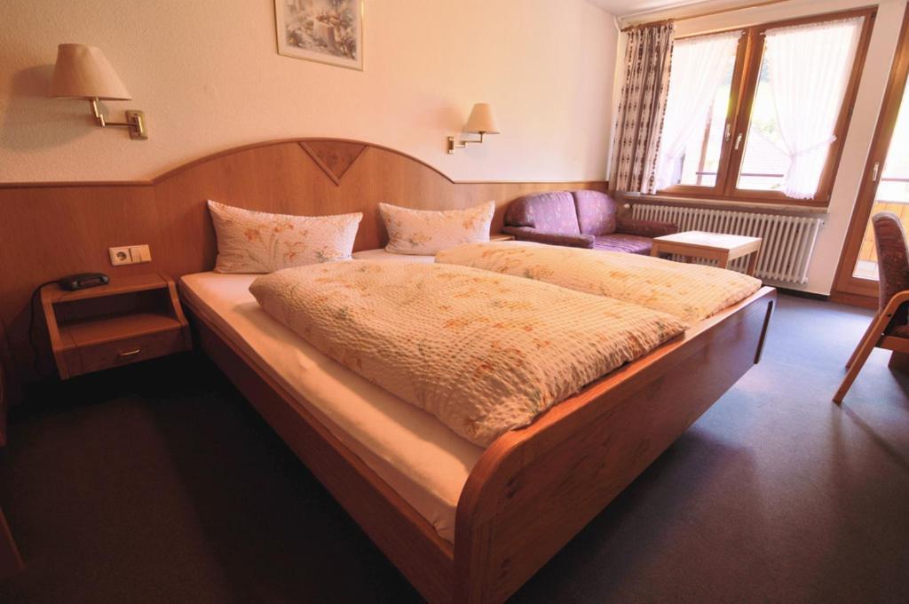 Hirschen-Dorfmuehle Hotell Biederbach Baden-Württemberg Rum bild