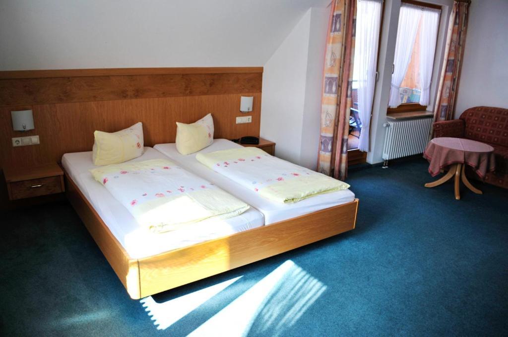 Hirschen-Dorfmuehle Hotell Biederbach Baden-Württemberg Rum bild