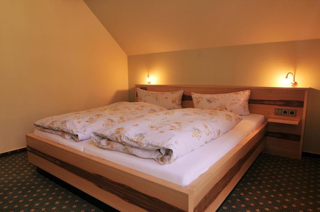 Hirschen-Dorfmuehle Hotell Biederbach Baden-Württemberg Rum bild